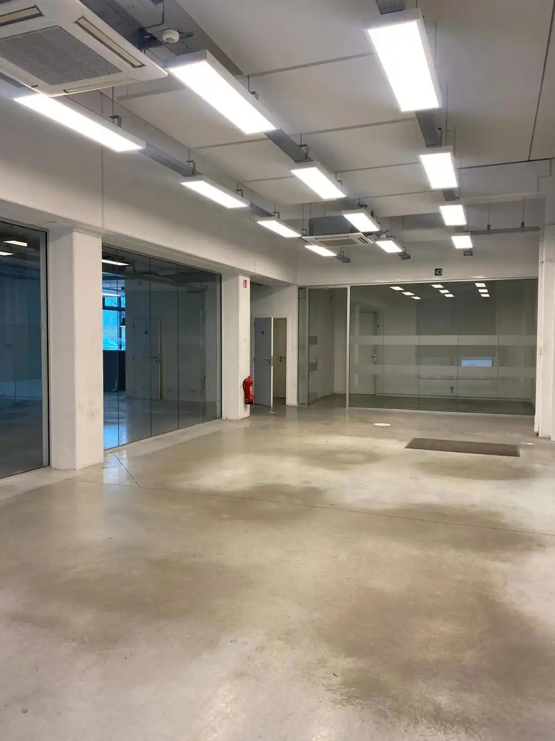 Kantoorruimte 310m² met aansluitend magazijn 216m²  in Burcht foto 21