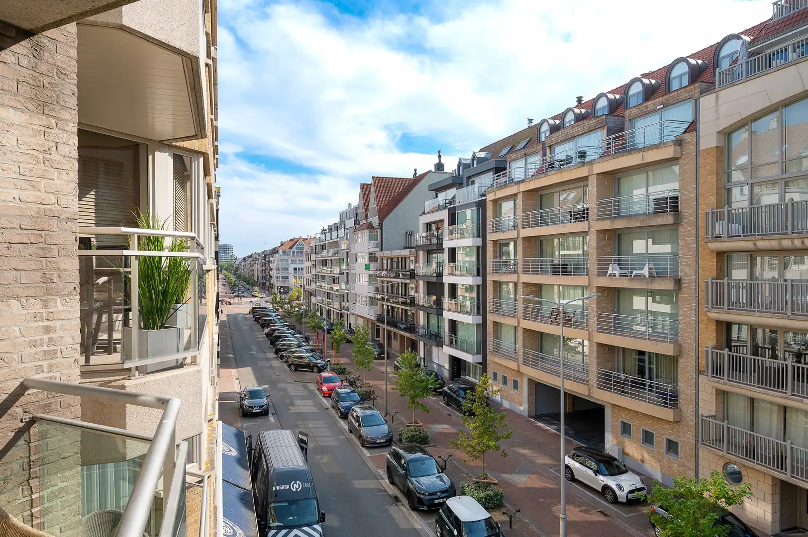 Ruim 2-slaapkamerappartement met twee terrassen nabij de zee. foto 11