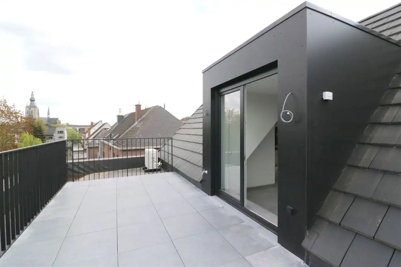Uniek penthouse in centrum Aarschot met 1 slpk. parking en terras foto 13