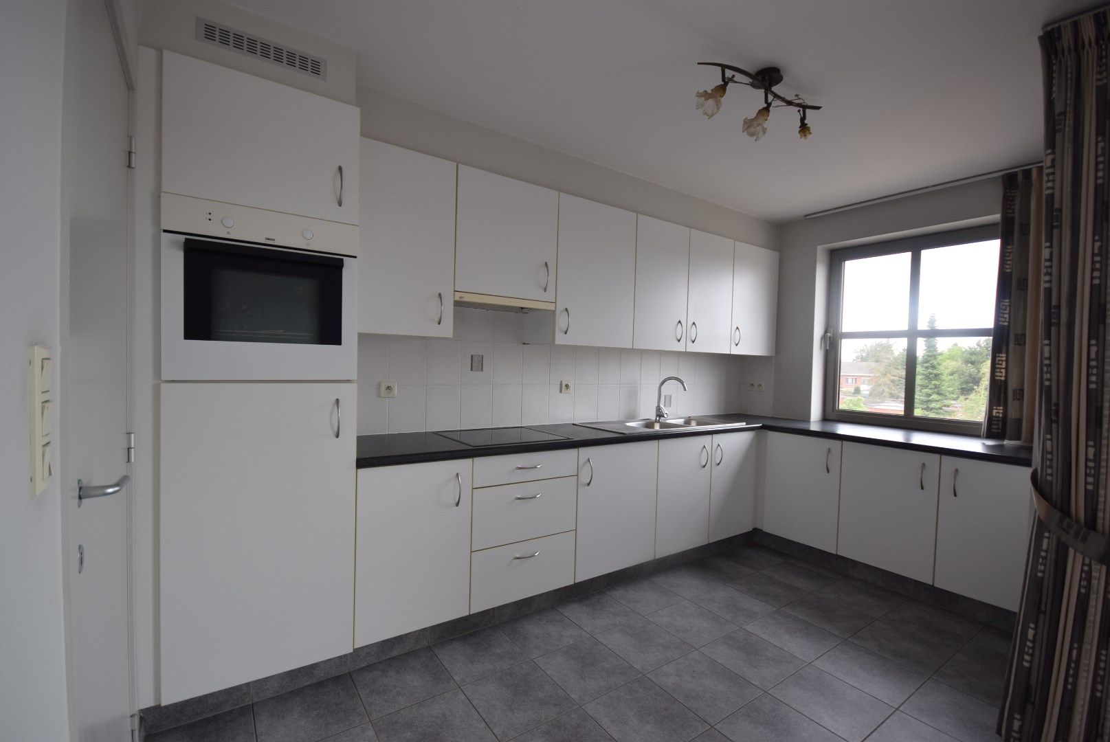 TWEE-SLAAPKAMERAPPARTEMENT MET GARAGE foto 6