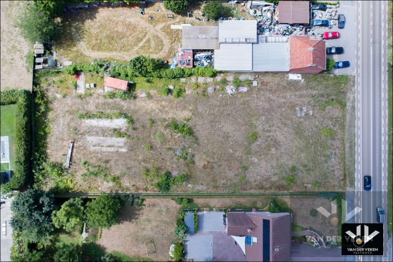Zeer interessante projectgrond van 28 aren 16 centiaren op centrale locatie in Diepenbeek met mogelijkheid tot verkaveling naar drie halfopen bebouwingen of de bestaande oude verkaveling te gebruiken van 1 HOB en 1 Open Bebouwing! foto 7
