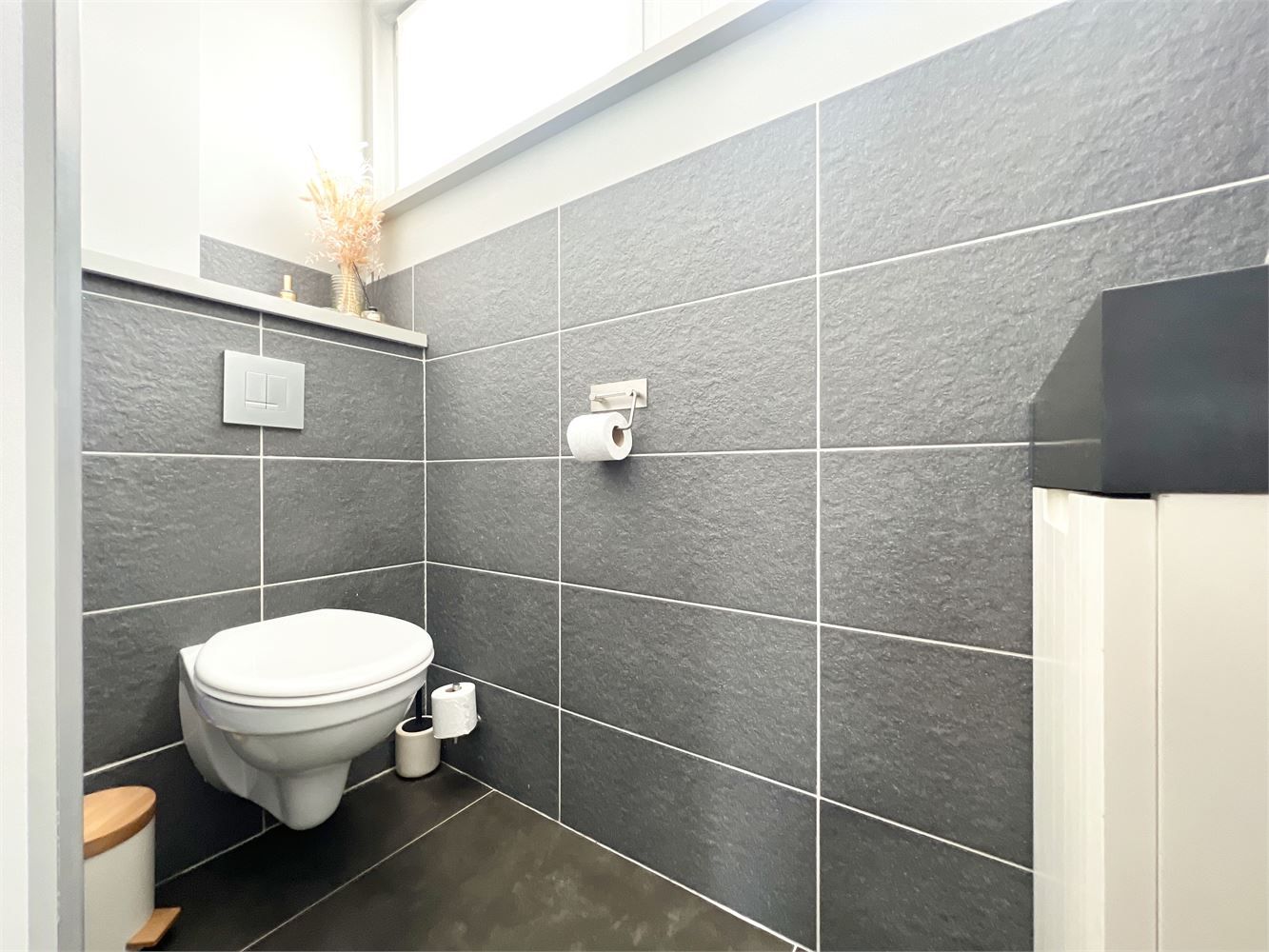 Instapklare, ruime gezinswoning met 2 garages + tuin! foto 9