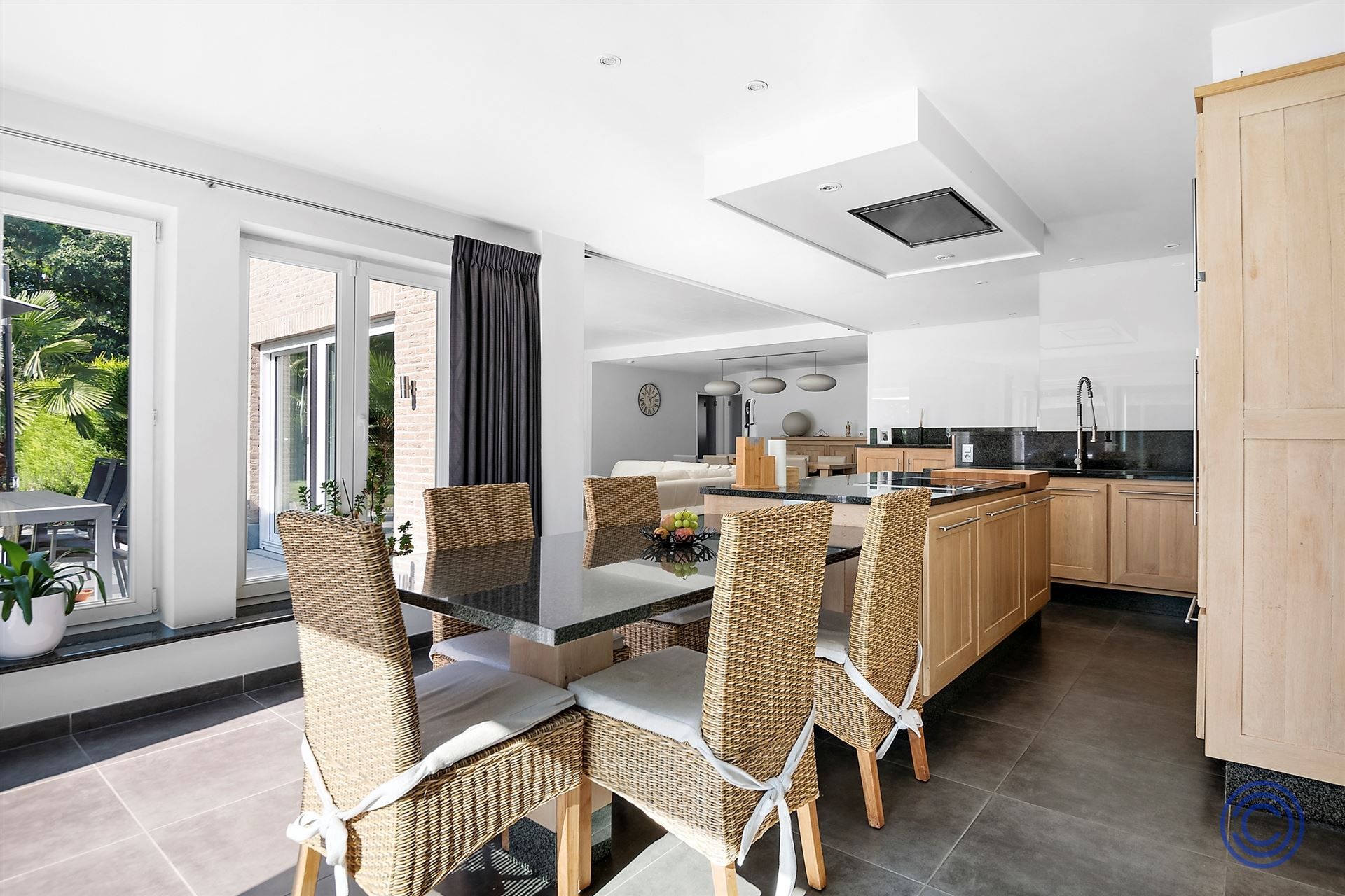 Magazijn ca. 466m² + luxueuze woning ca. 367m²! foto 5