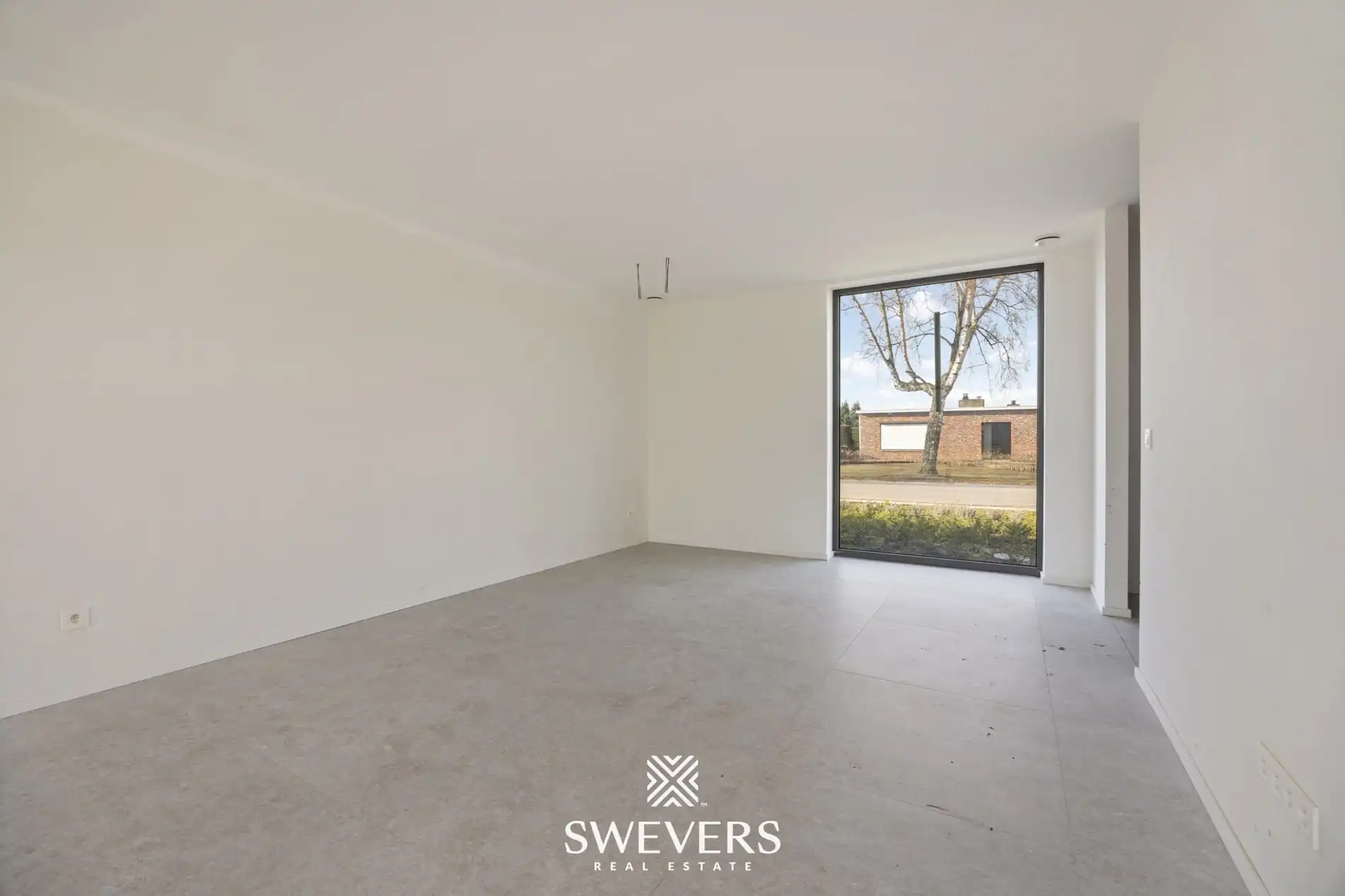 Moderne woning met open leefruimte en tuin foto 3