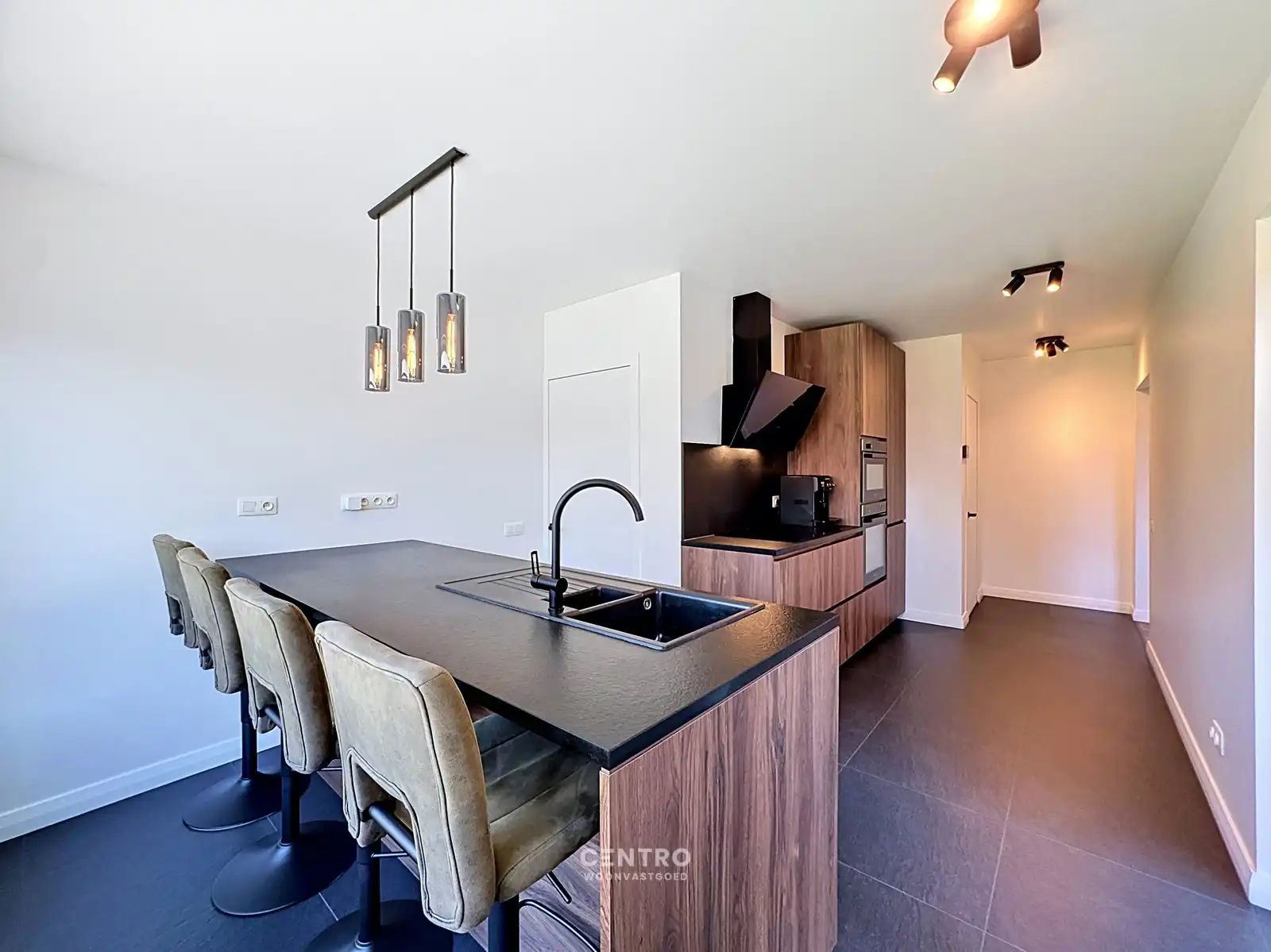 Gerenoveerde woning met garage en tuin met groot zonneterras! foto 7