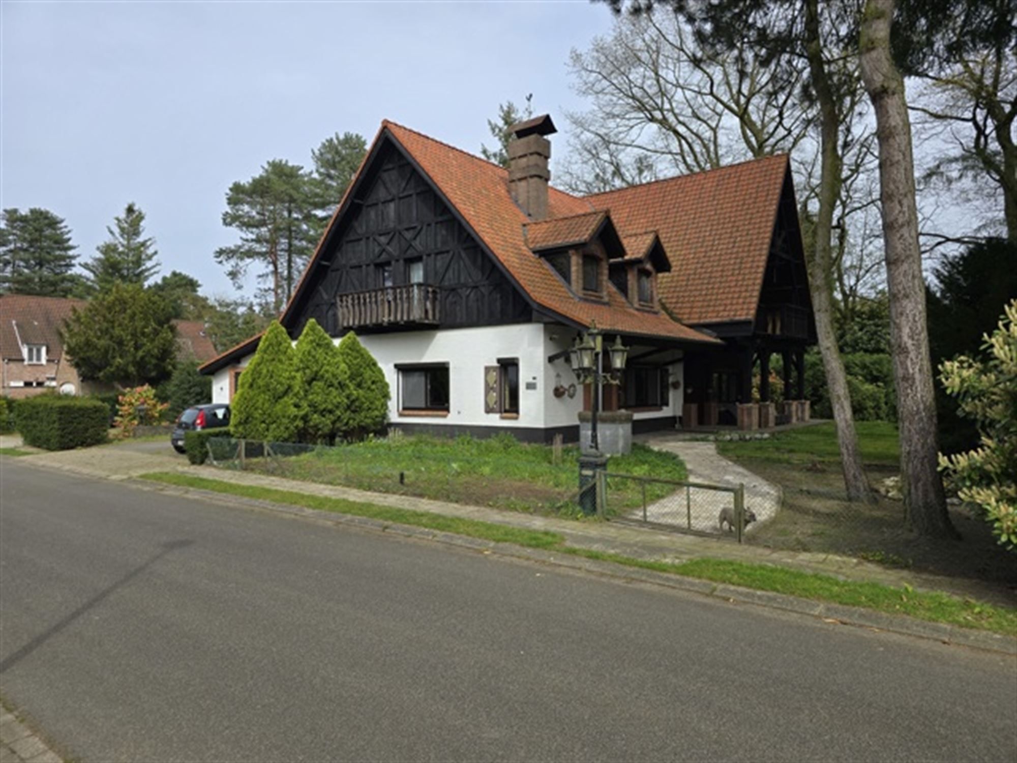 Deels gerenoveerde villa op grote grond foto 41