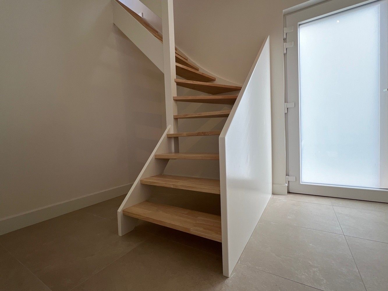 Volledig gerenoveerde woning met 3 slaapkamers en garage foto 2