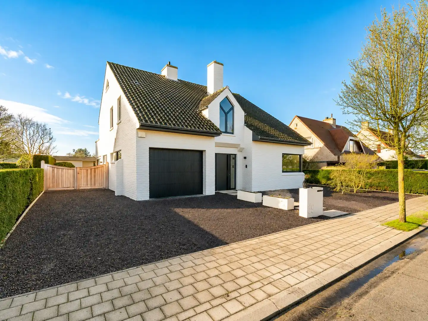 Alleenstaande villa met 4 slaapkamers in een residentiële omgeving. foto 44