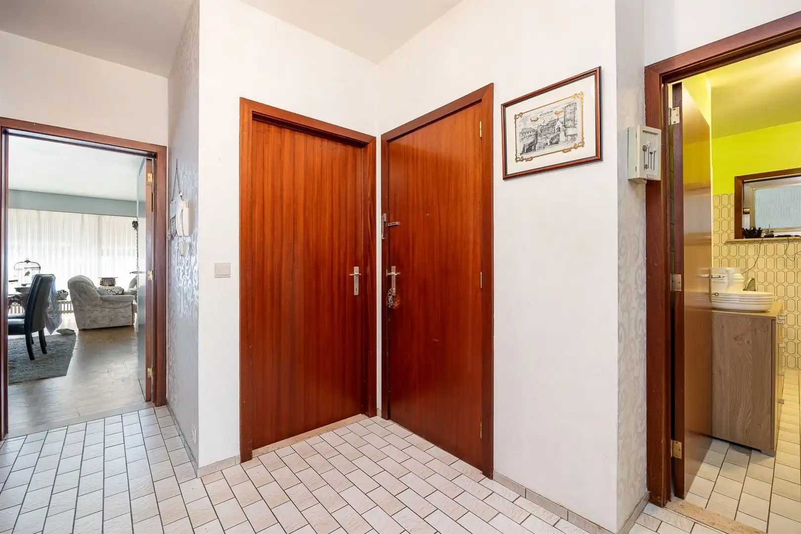 Opbrengsteigendom met 5 appartementen en garages foto 43