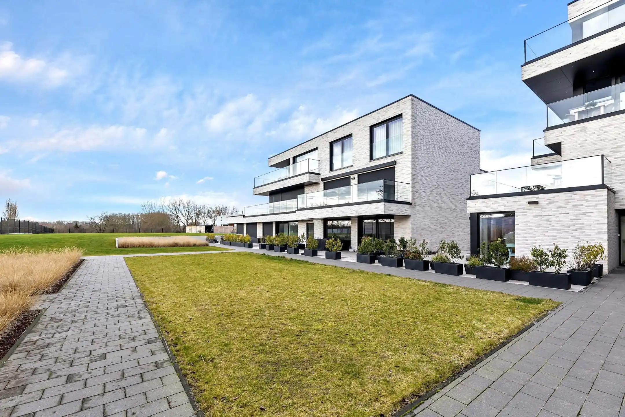 1-slaapkamer appartement met ruim terras en staanplaats te Denderwindeke foto {{pictureIndex}}