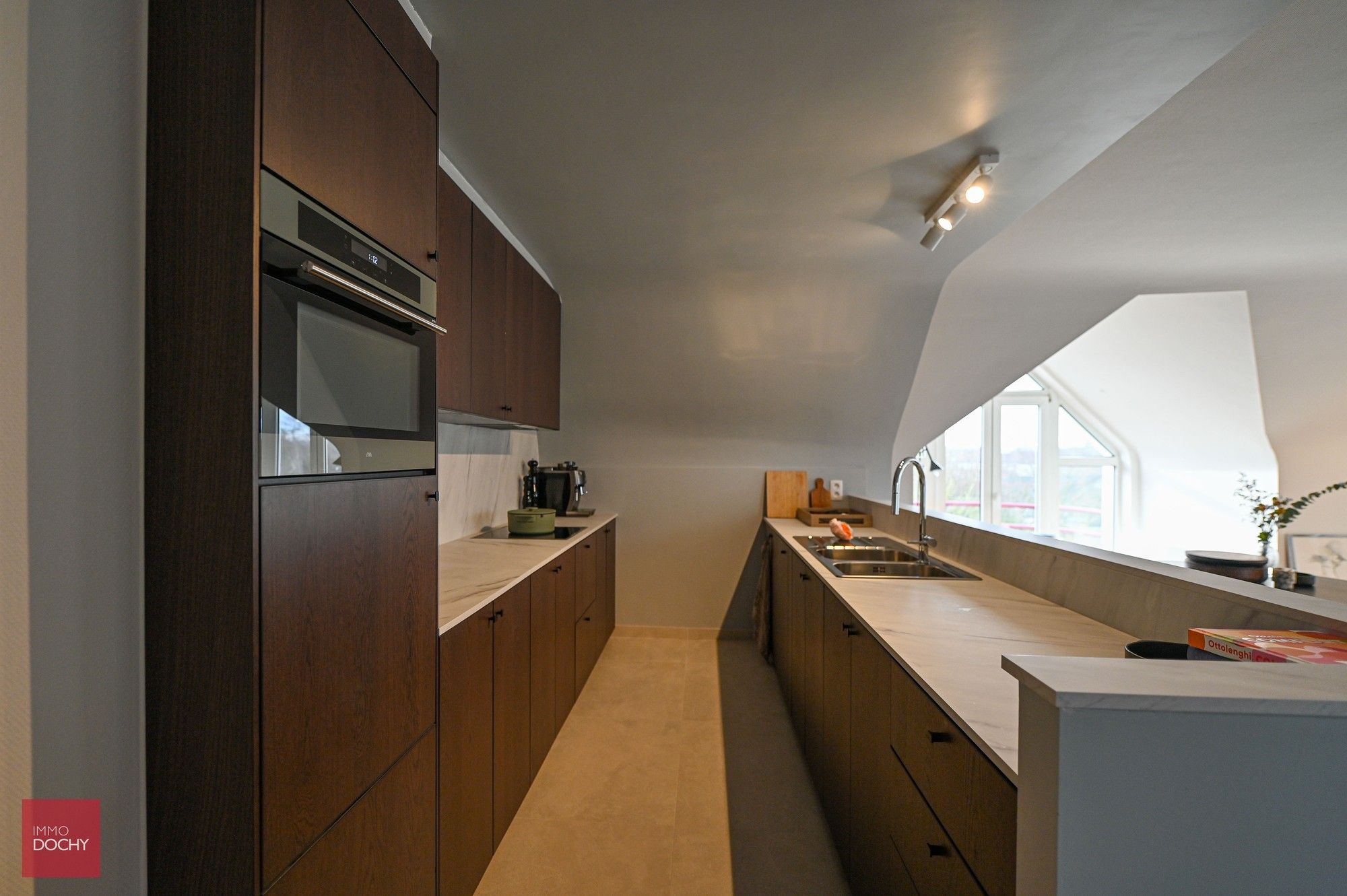 Vernieuwd ruim dakappartement | Doorniksewijk foto 3