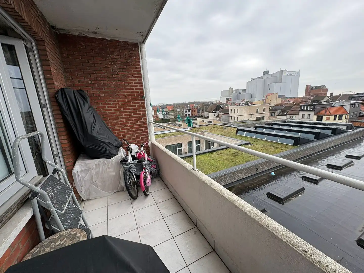 TWEE SLAAPKAMER APPARTEMENT OP DE DERDE VERDIEPING MET TERRAS foto 8