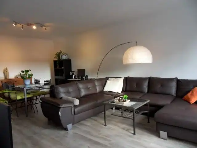In centrum gelegen APPARTEMENT met 2 slaapkamers, mooie living, ruime kelder foto 3