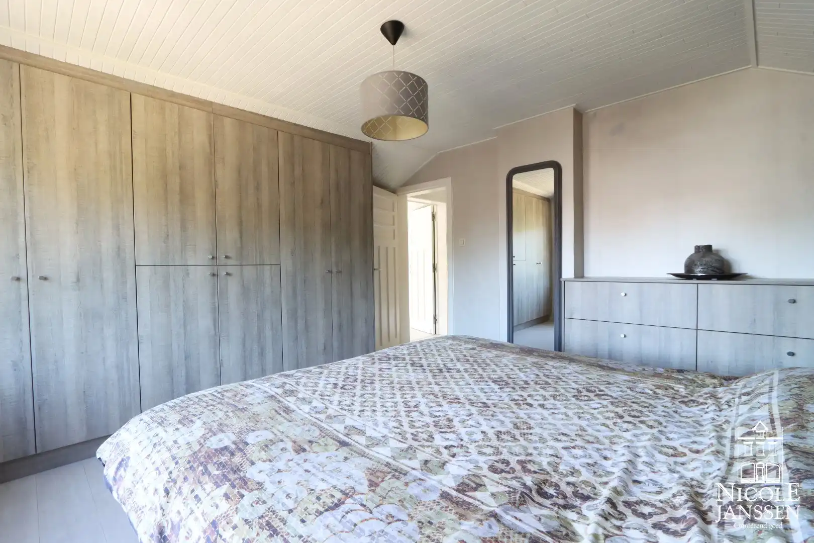 Compleet gerenoveerde charmante gezinswoning met tuin foto 13