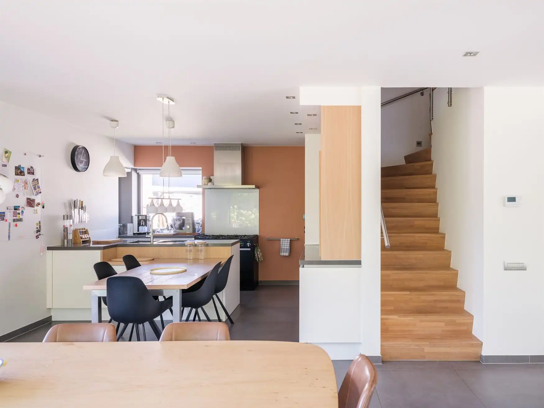 Gezinswoning met vijf slaapkamers en zwembad foto 9