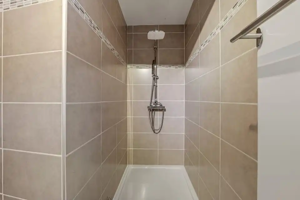 INSTAPKLARE HALFOPEN BEBOUWING MET ZONNEPANELEN EN TERRAS IN TONGEREN foto 20