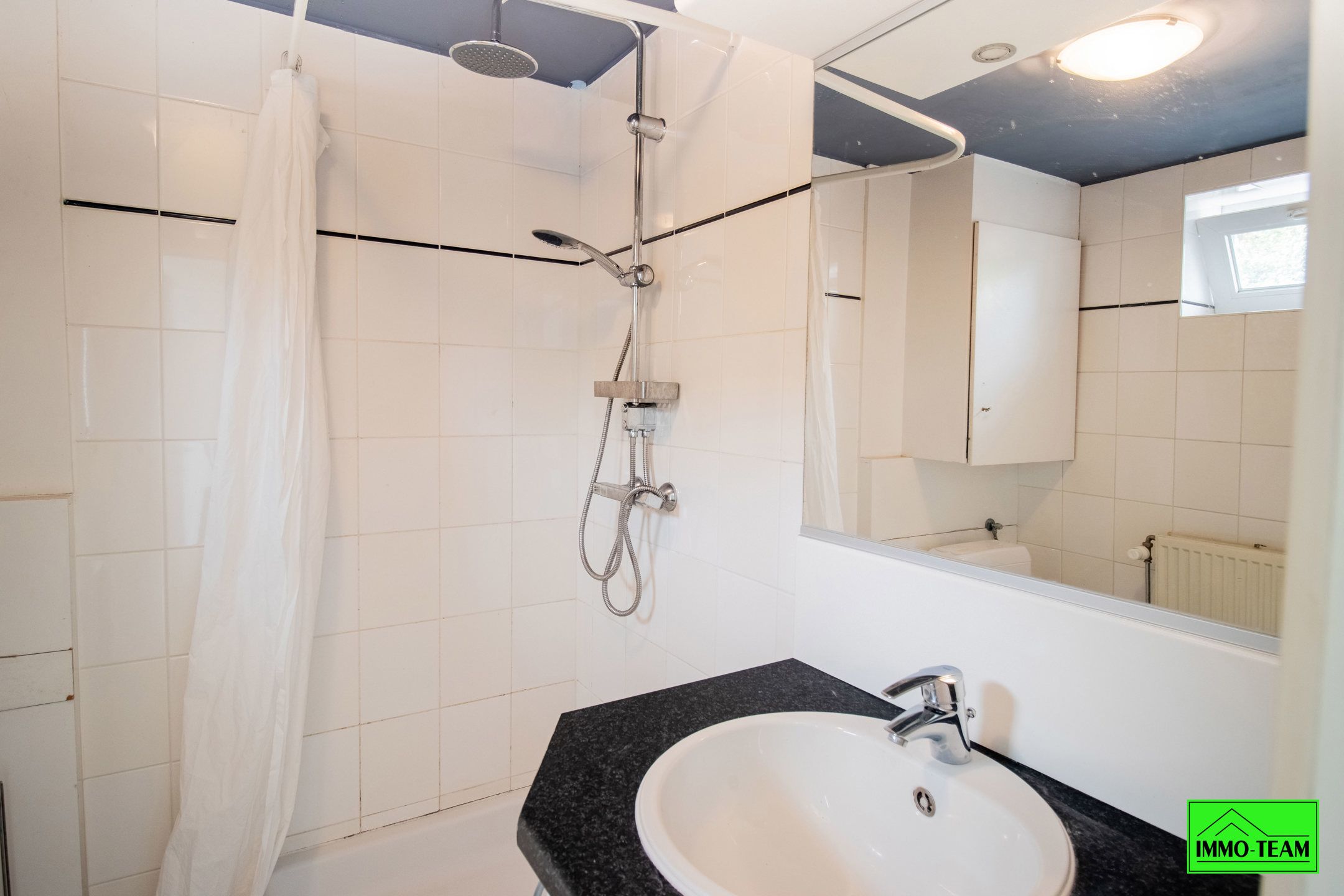 Instapklare 2-gevelwoning met parkeerplaats nabij centrum foto 13