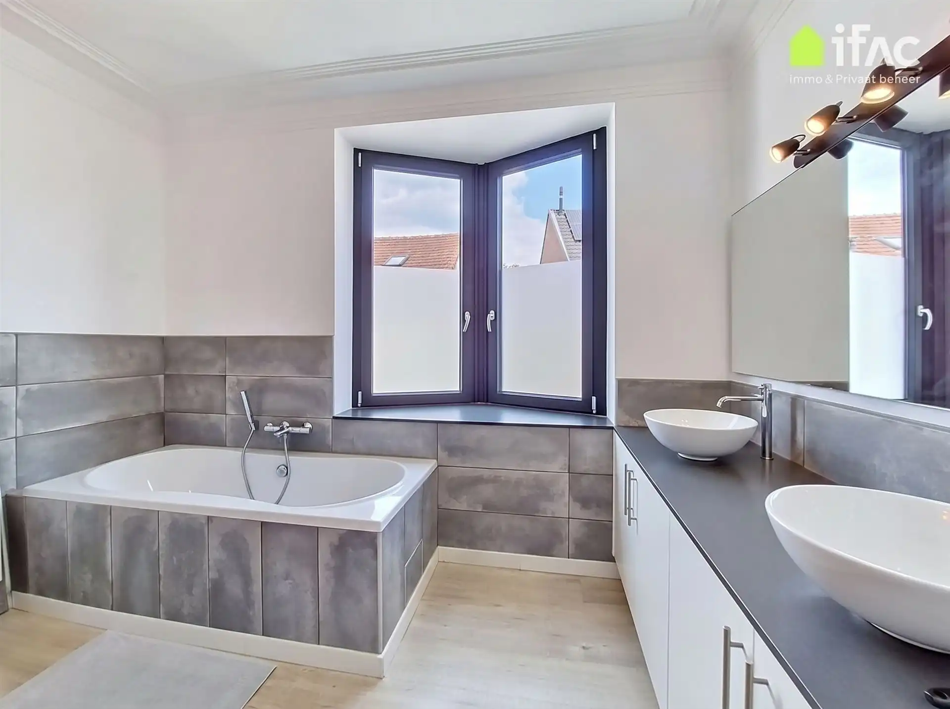 Volledig gerenoveerde woning met geweldige tuin op 28a 34ca foto 26