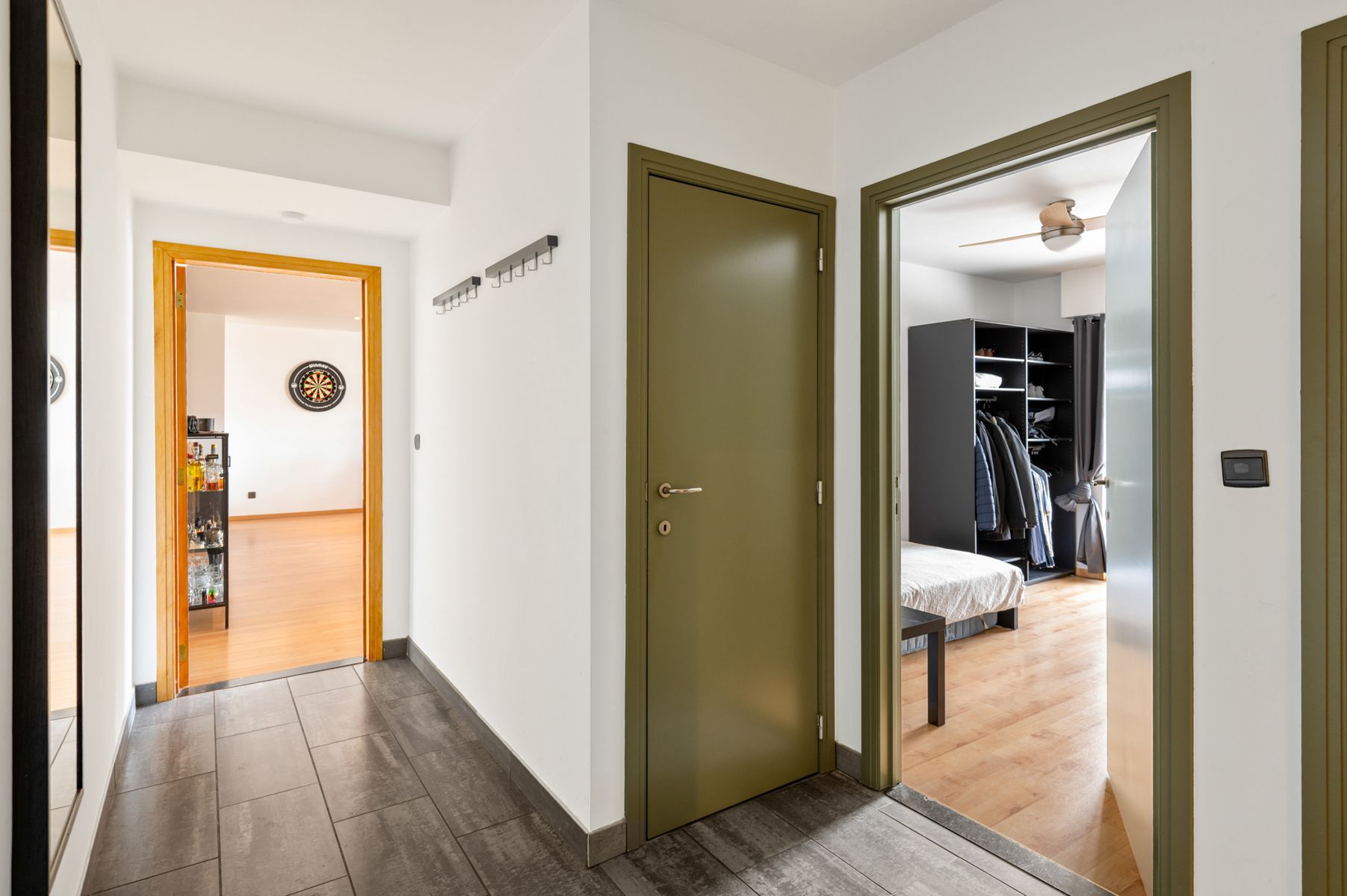 Volledig vernieuwd appartement met ruim terras en garagebox foto 12