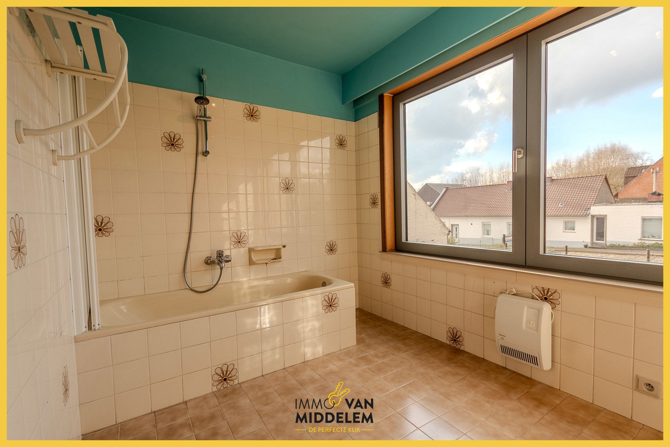 LICHTRIJK EN RUIM APPARTEMENT MET 2 KAMERS & GARAGE  foto 9