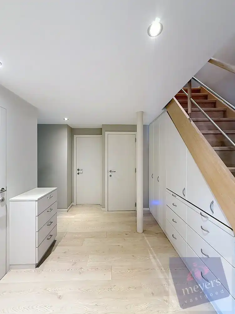 Ruim triplex-appartement met terras én handelspand in hartje Hasselt foto 12