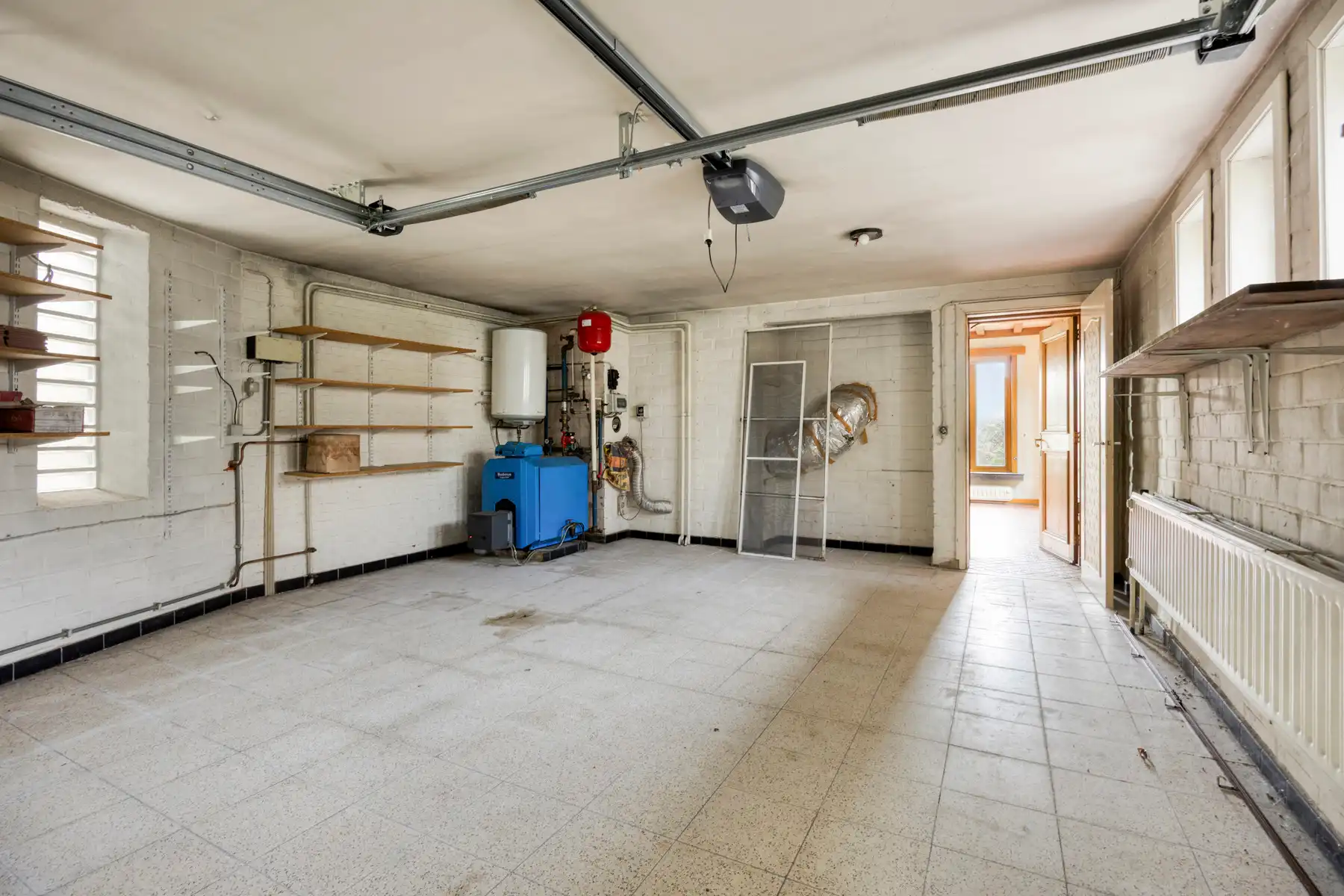 Open bebouwing met aangename tuin op strategische locatie foto 23