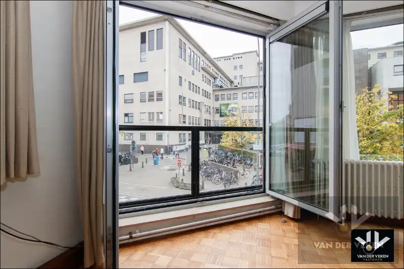 Op te frissen, lichtrijk appartement op toplocatie in bruisend Hasselt foto 10