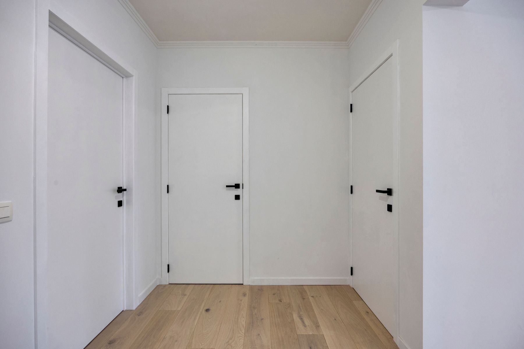 Luxueus gerenoveerd appartement met twee kamers en garage foto 11