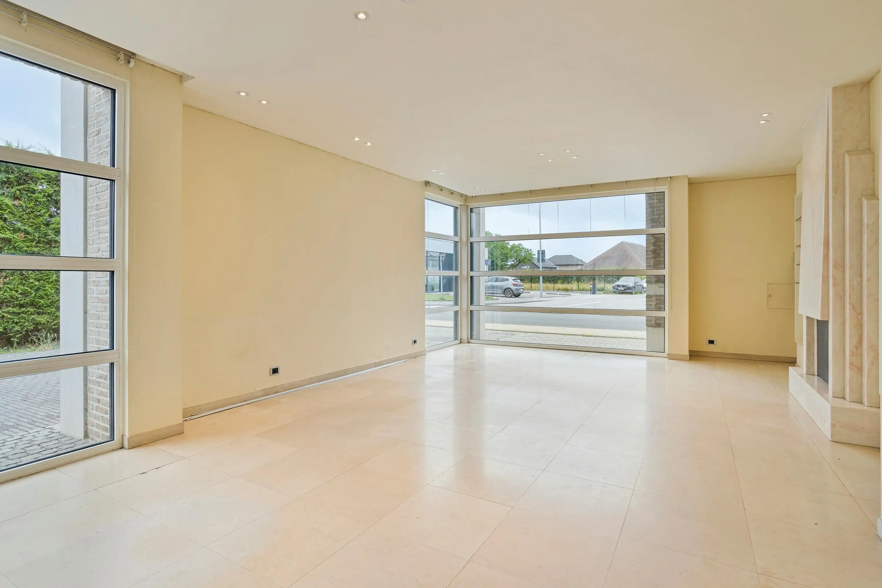 Instapklaar huis met 4 kamers en atelier te koop in Waregem foto 4