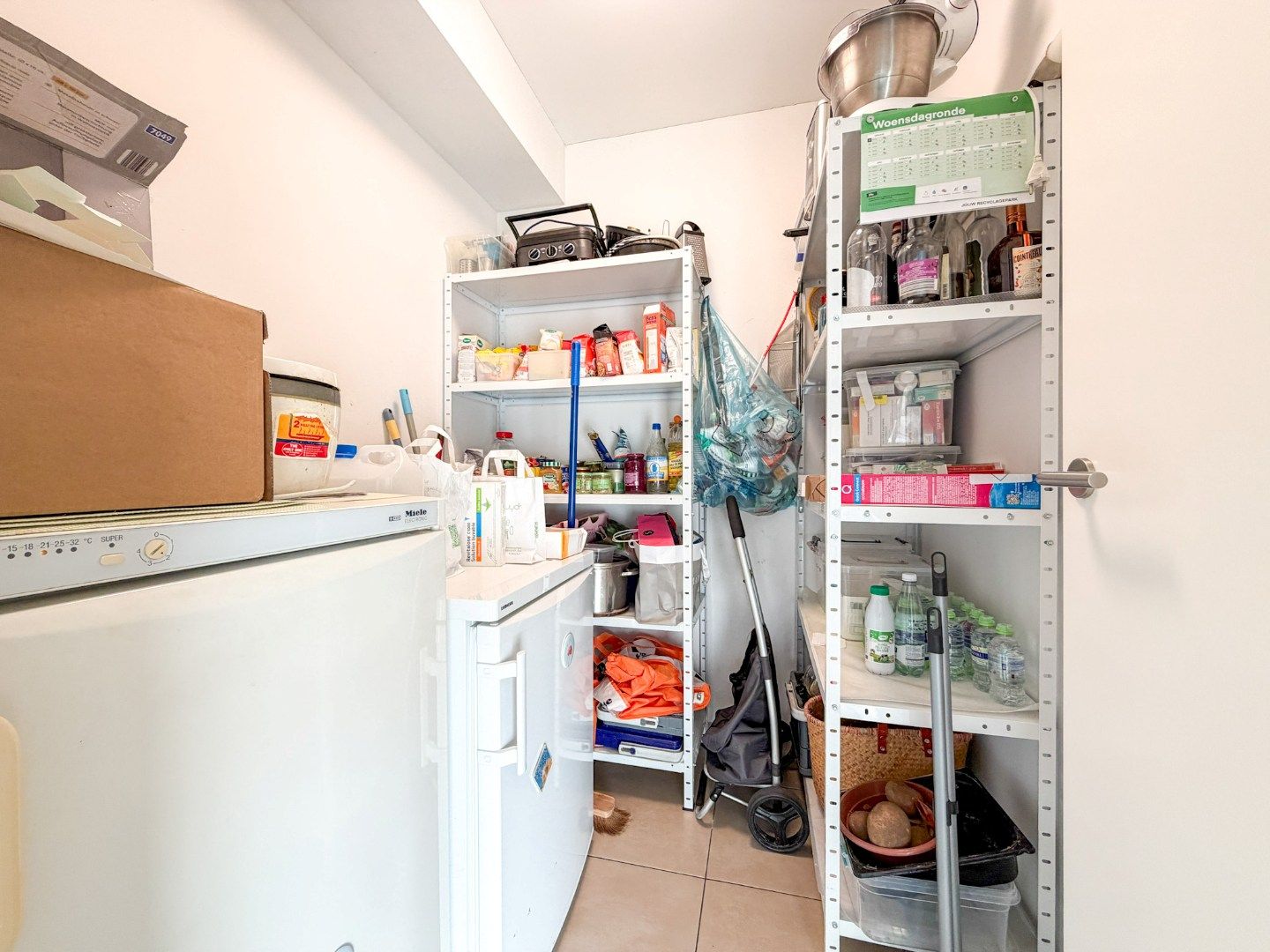 Lichtrijk recent appartement met 2 slp, groot terras en garage, Torhout. foto 9