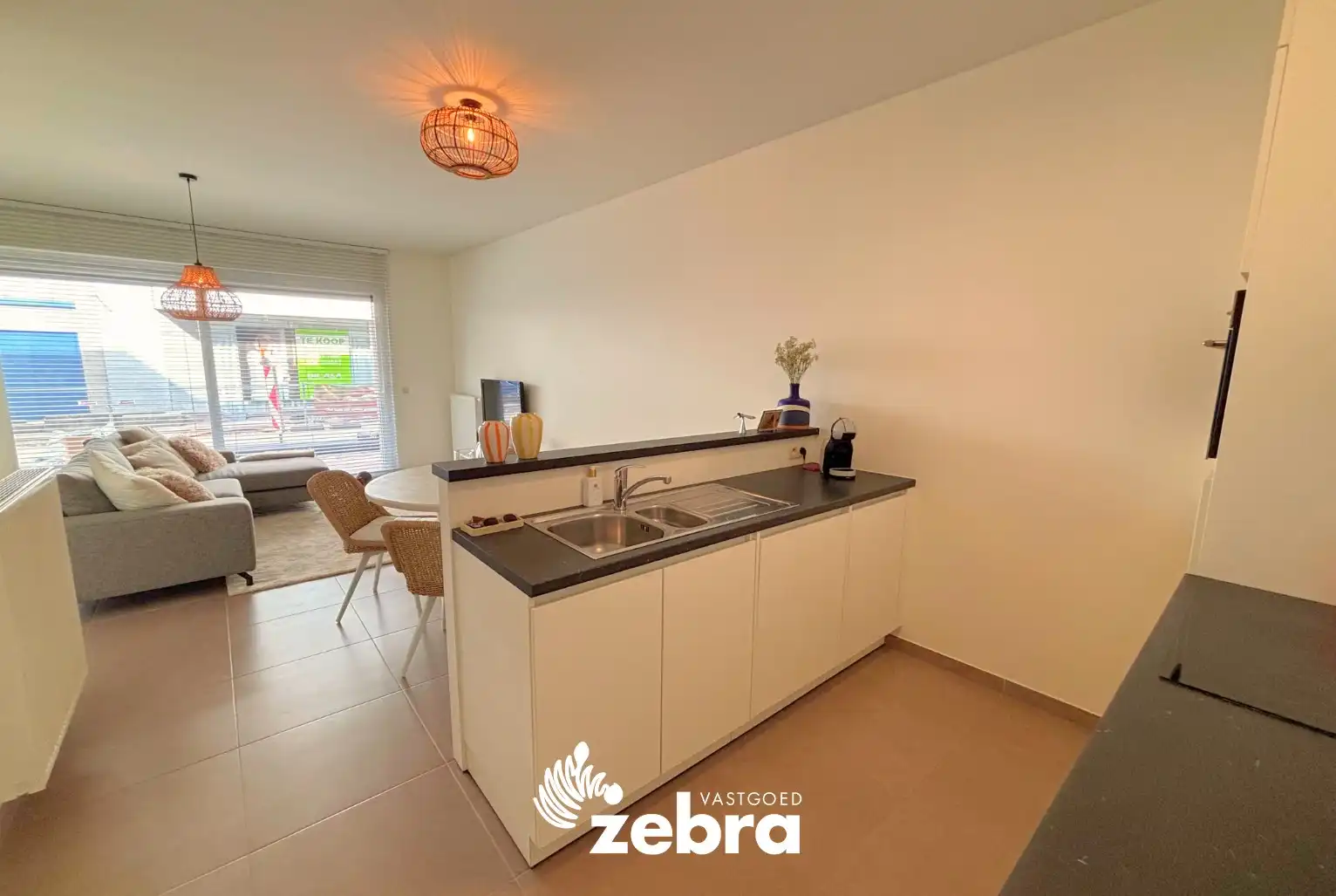 Instapklaar gelijkvloers appartement met private tuin en garage op toplocatie in Roeselare! foto 9