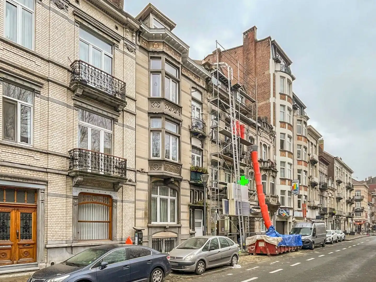 UITSTEKEND GELEGEN OPBRENGSTGEBOUW (375M²)! foto 2