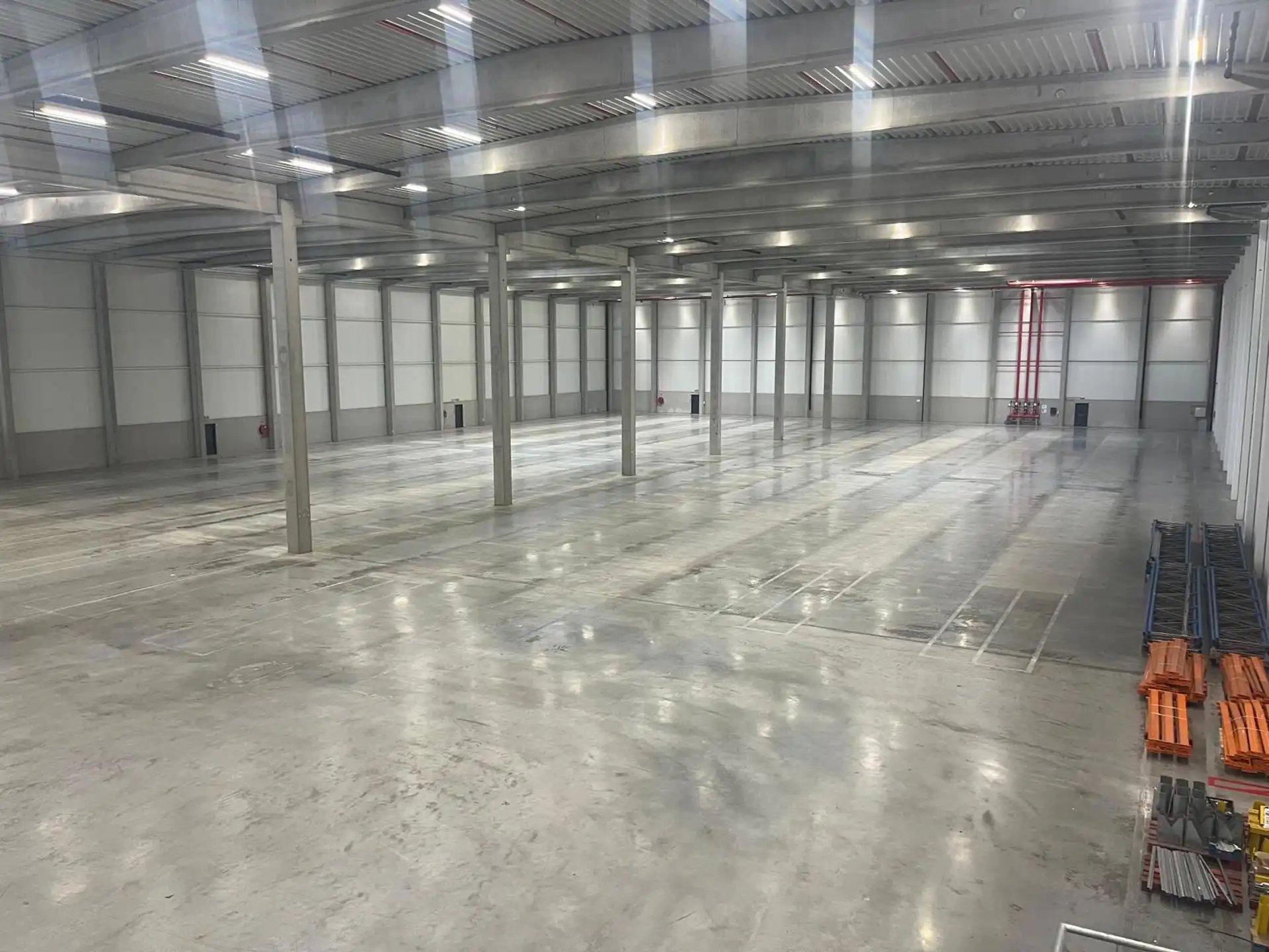 TE HUUR - Boom logistiek magazijn 6.516m² met 7 loskades foto 8