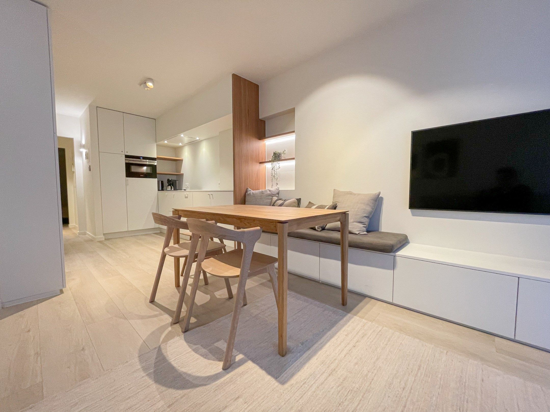 Recent tijdloos gerenoveerd appartement met zijdelings zeezicht. foto 8