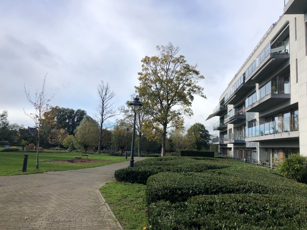 LUXE APPARTEMENT + zeer riant zongericht terras, dubbele garage & (wijn)kelder foto 8