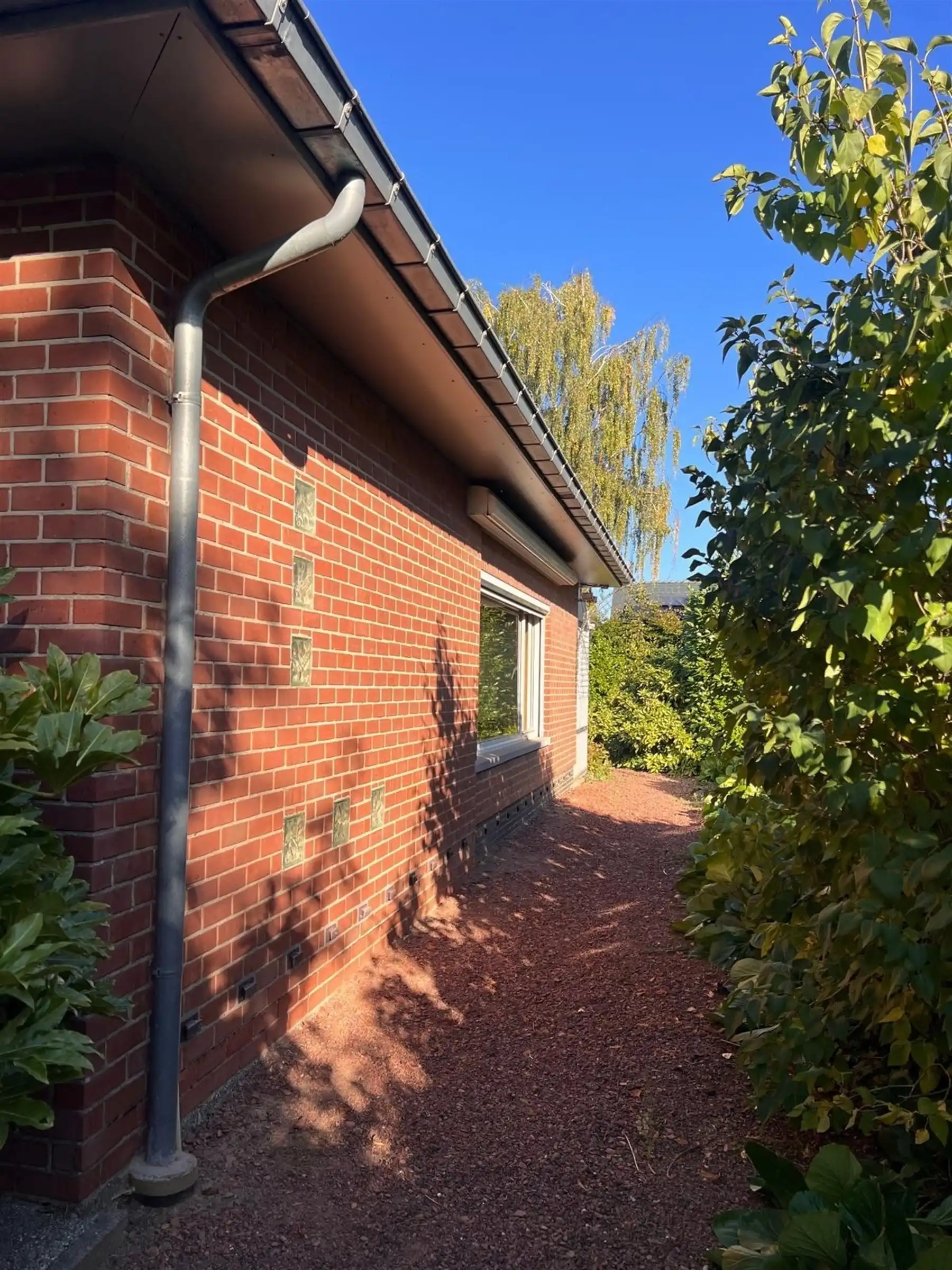 RESIDENTIEEL GELEGEN, TE RENOVEREN WONING  foto 2