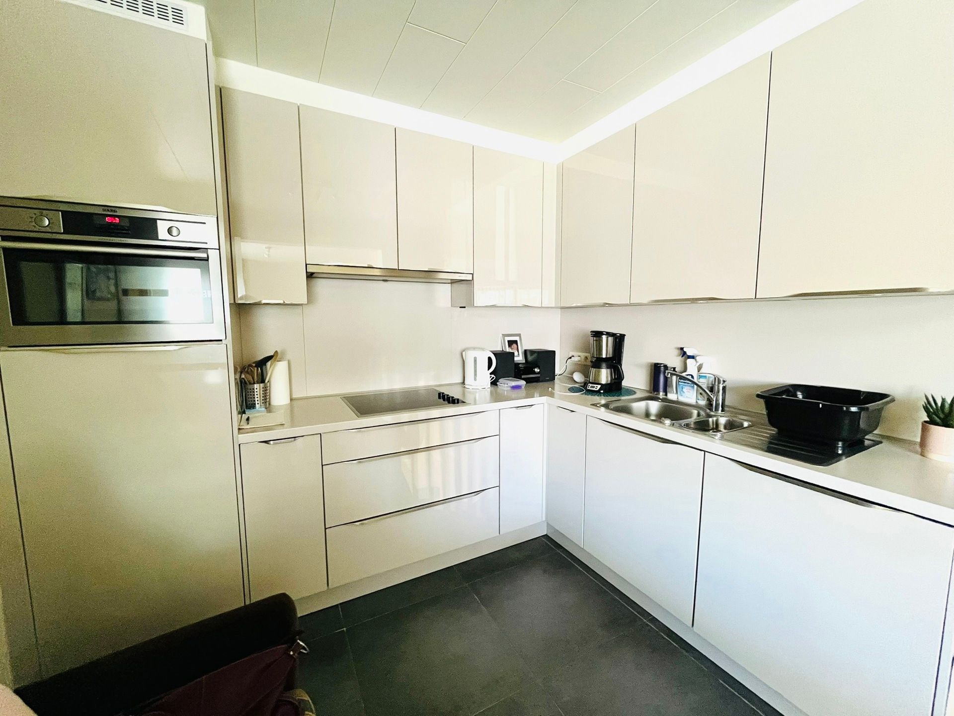 APPARTEMENT MET 1 SLPK IN HET CENTRUM VAN LIEDEKERKE foto 3