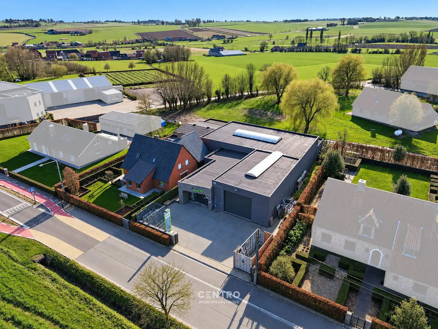 Veelzijdig bedrijfspand met ruim MAGAZIJN, TOONZAAL, KANTOREN EN COMFORTABELE WONING op 1.746 M²! foto 41