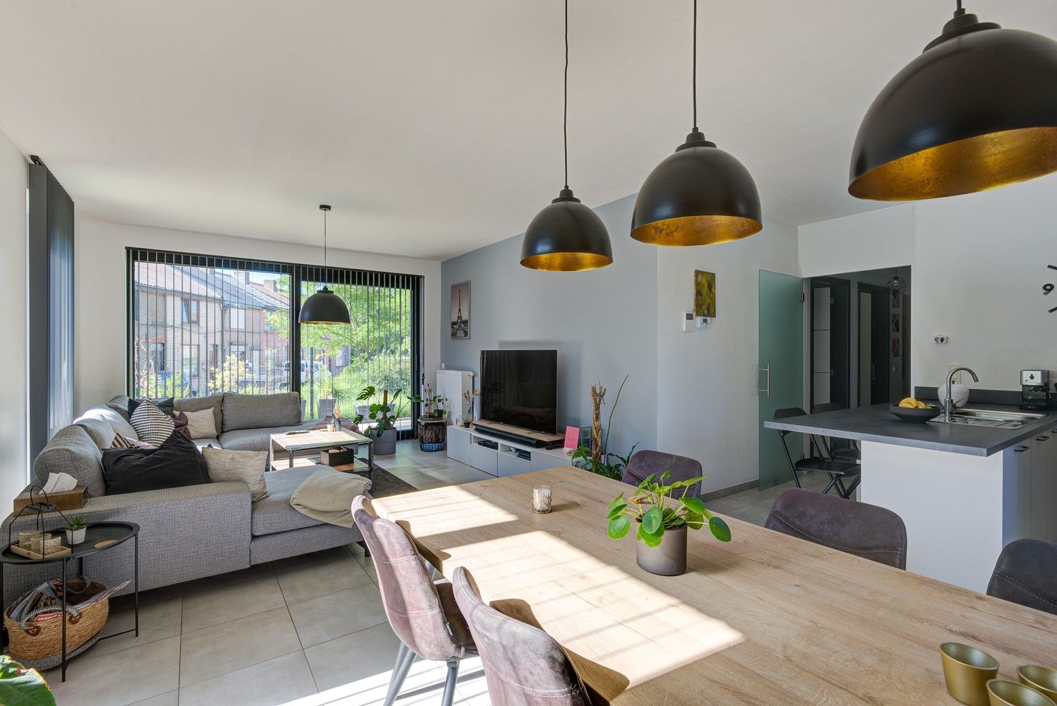 INSTAPKLAAR GELIJKVLOERS APPARTEMENT MET 2 SLAAPKAMERS EN AUTOSTAANPLAATS TE HASSELT foto 6