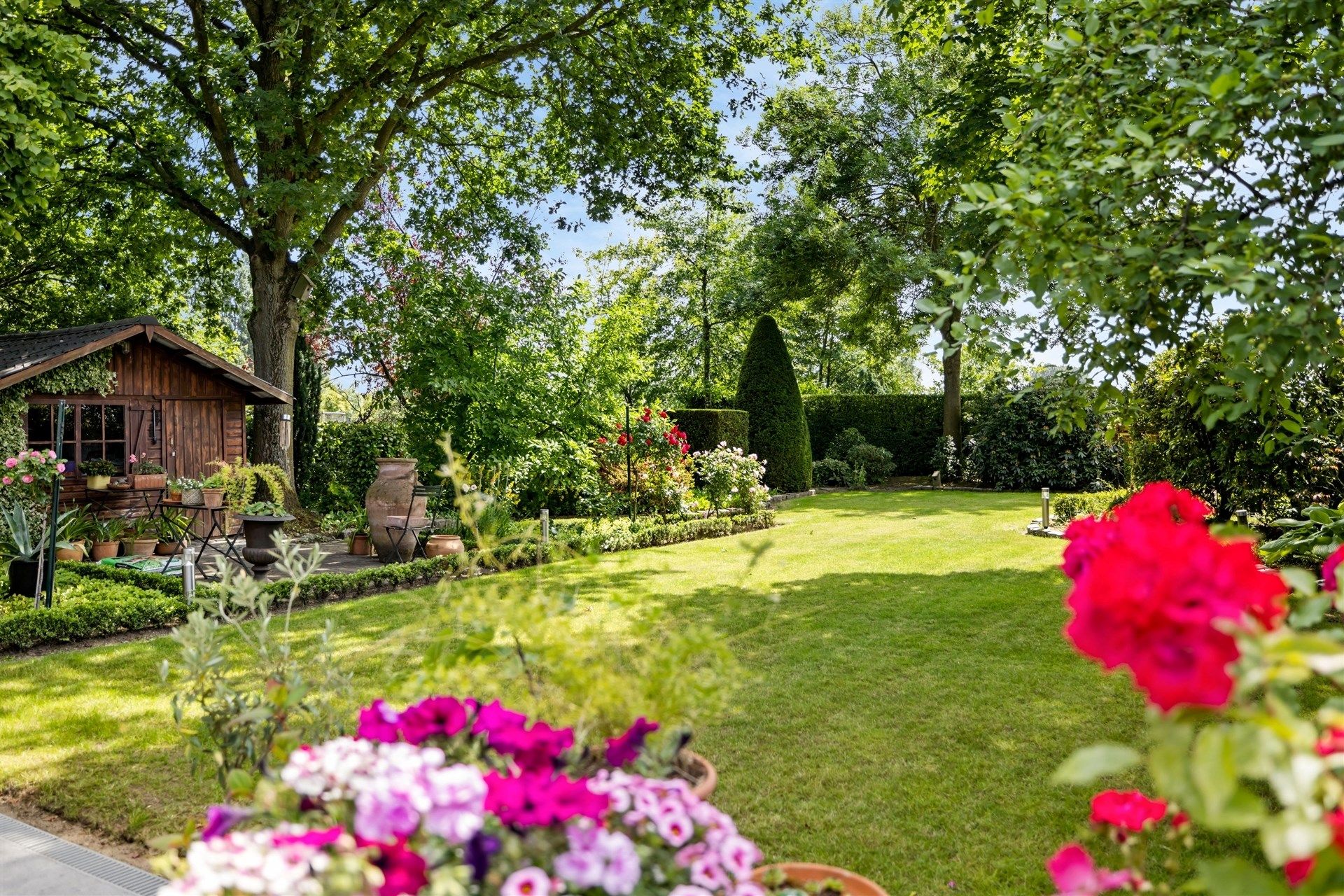 Ruim opgezette gezinswoning met 3 slaapkamers & mooi aangelegde tuin op een perceel van 1.016m² foto 25