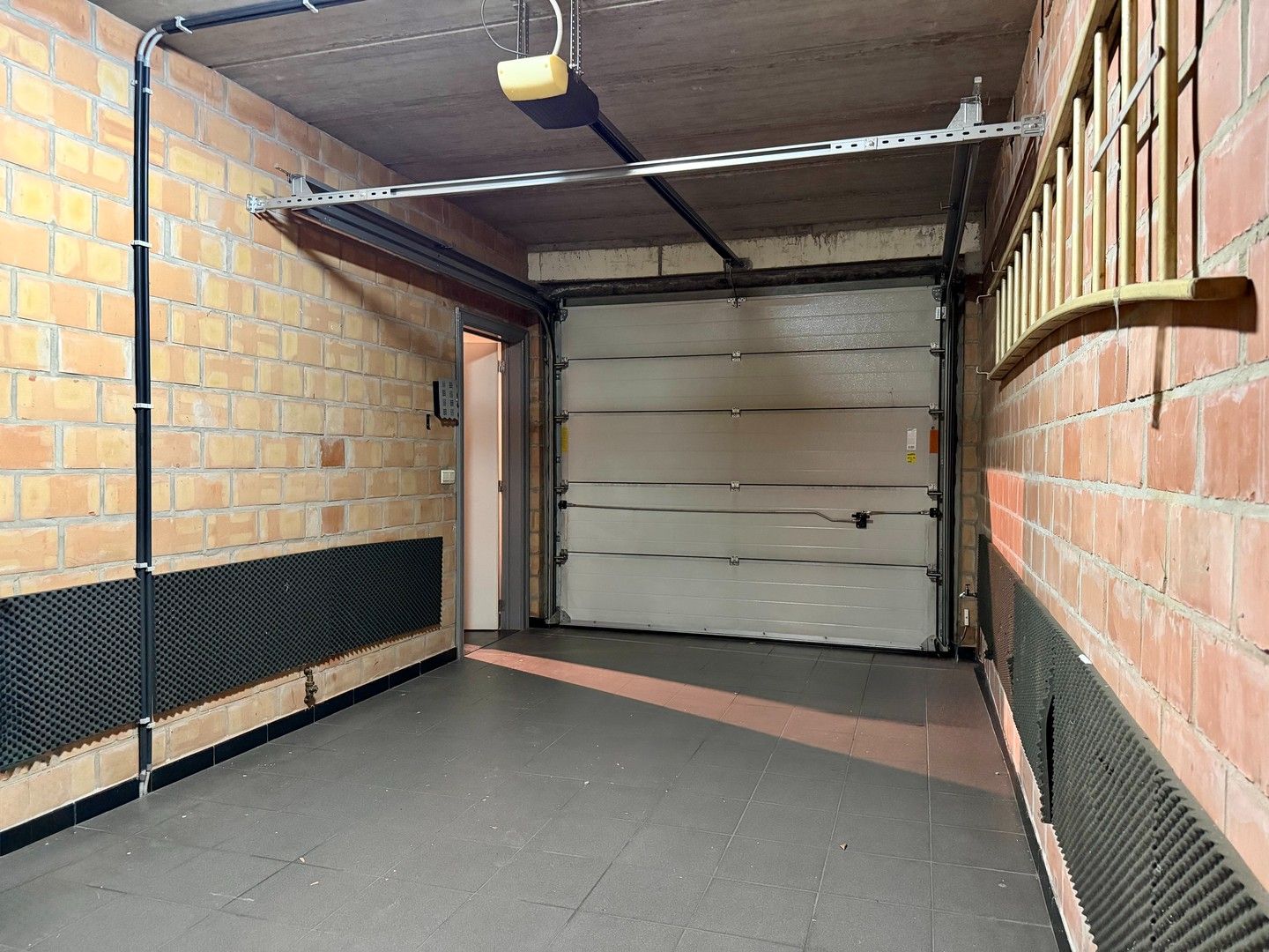 Ruime instapklare woning met garage foto 16