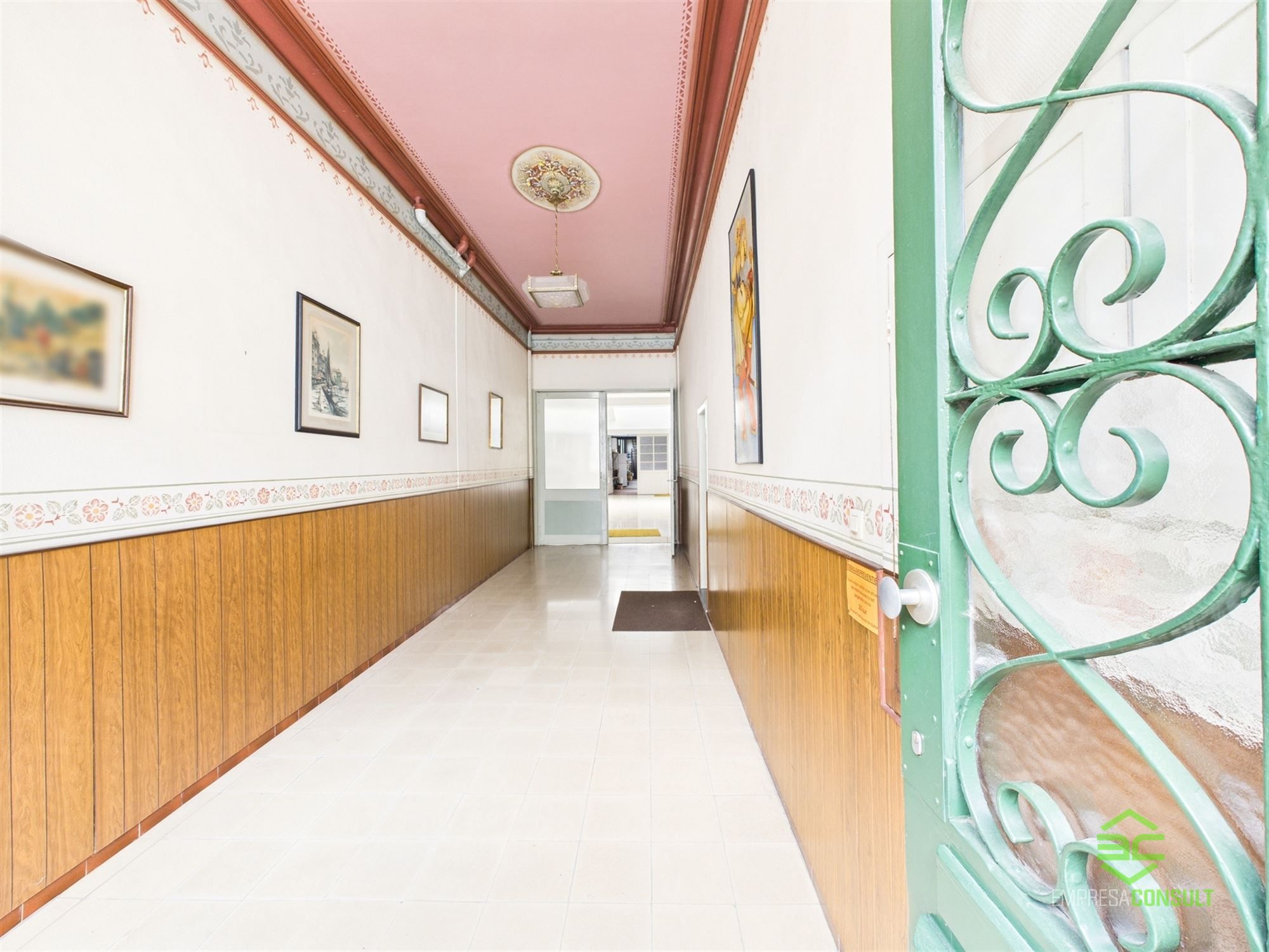 Ruime burgerwoning met groot achtergelegen magazijn! foto 3