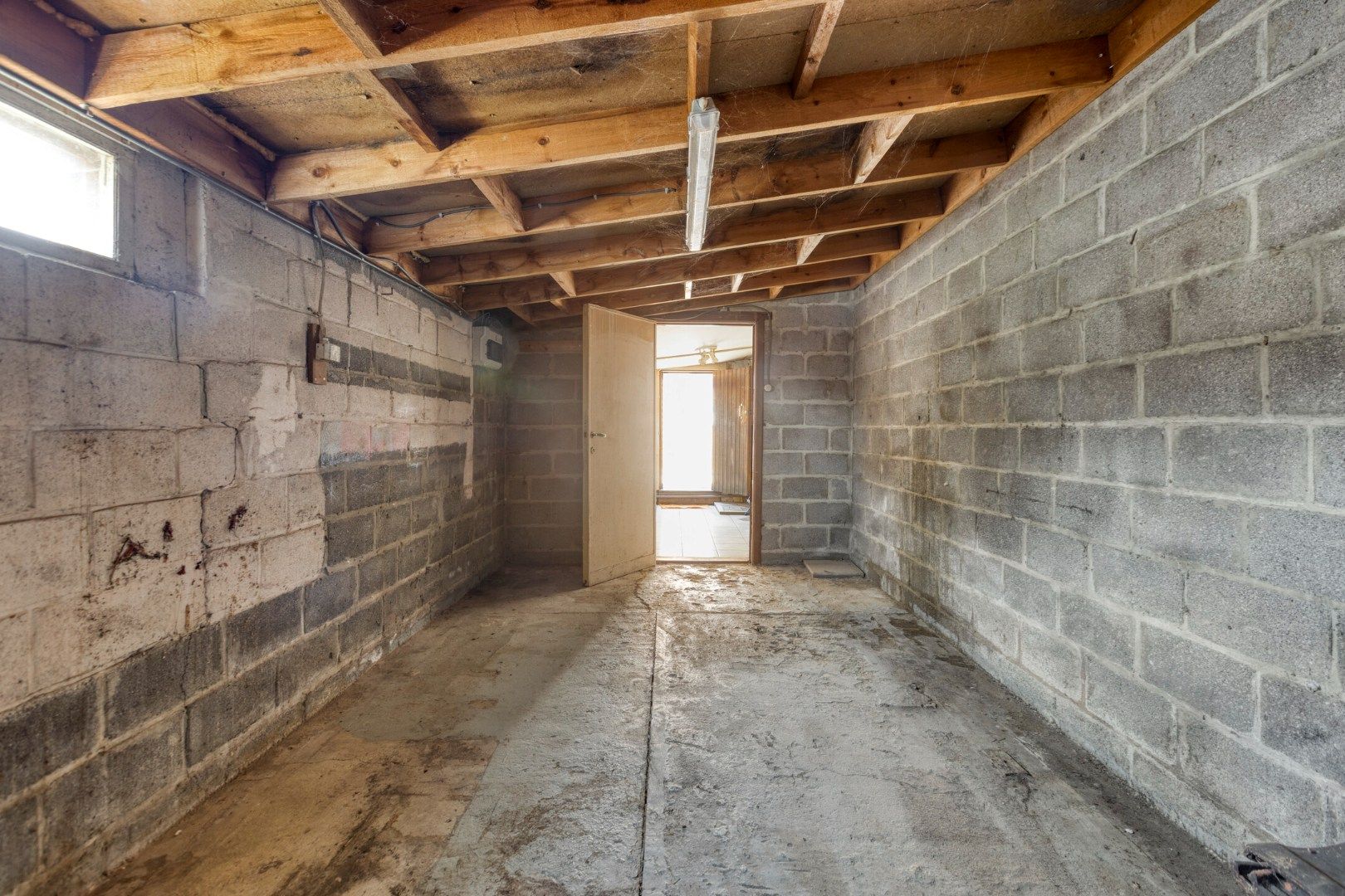 Gezellig ingerichte woning met hobbyruimte en tuin + toegang achterom foto 26