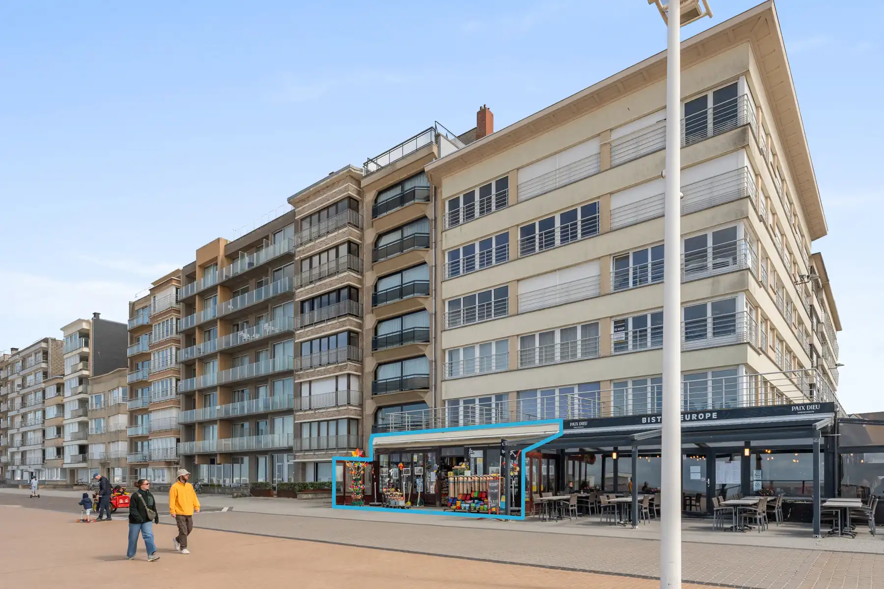 Dé strandwinkel van Sint-Idesbald staat te koop! foto 2