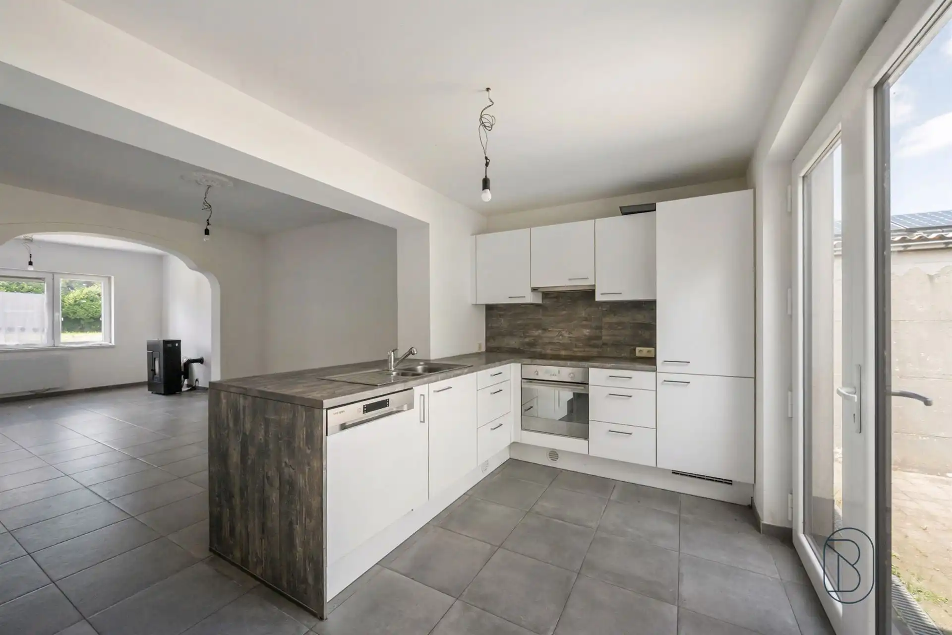 Mooie gerenoveerde halfopen woning met tuin in Saint-Sauveur foto 7