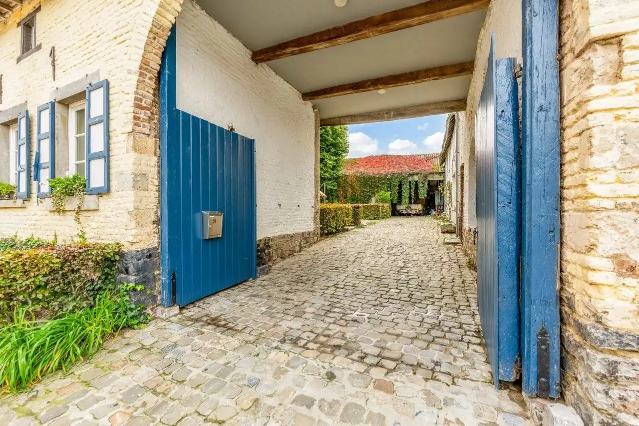 Karaktervolle vierkantshoeve met ruime binnenkoer foto 10