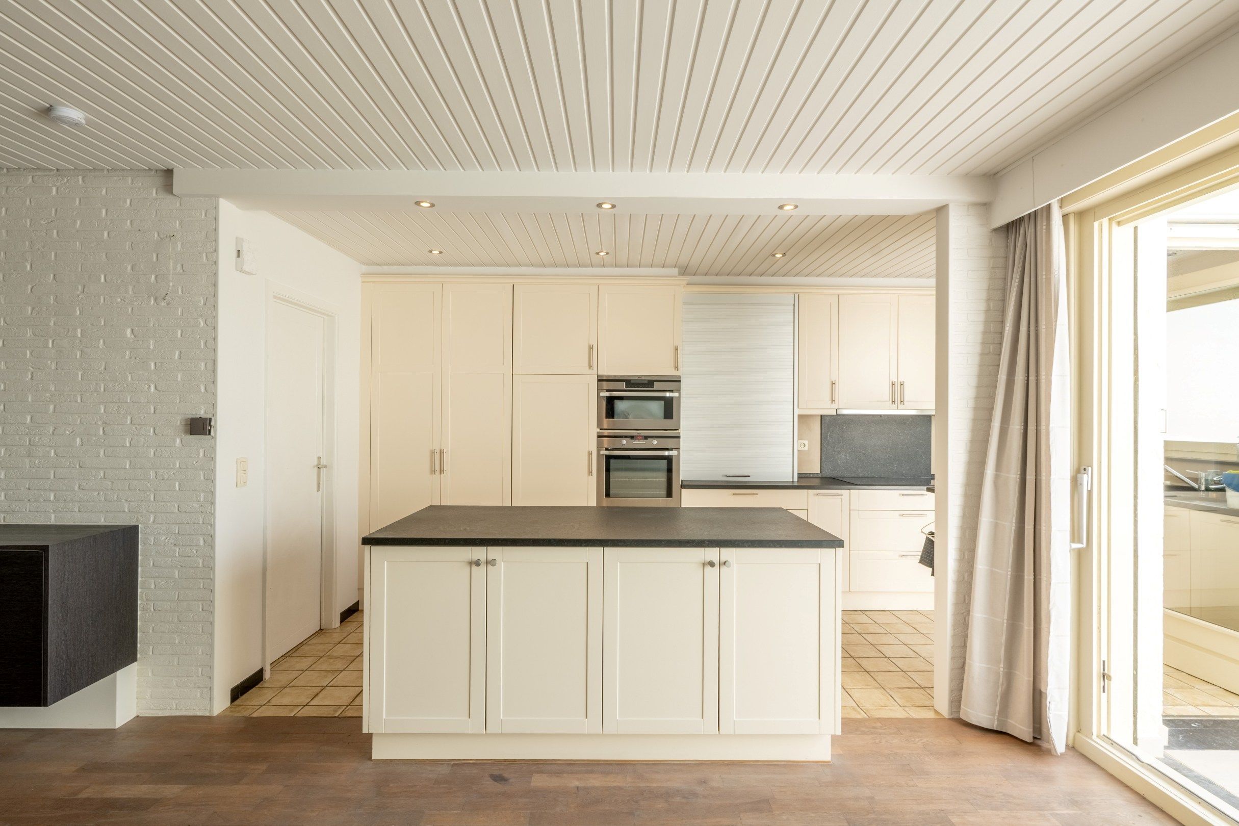 Ruime woning met 3 garages en tuin te Knokke foto 4