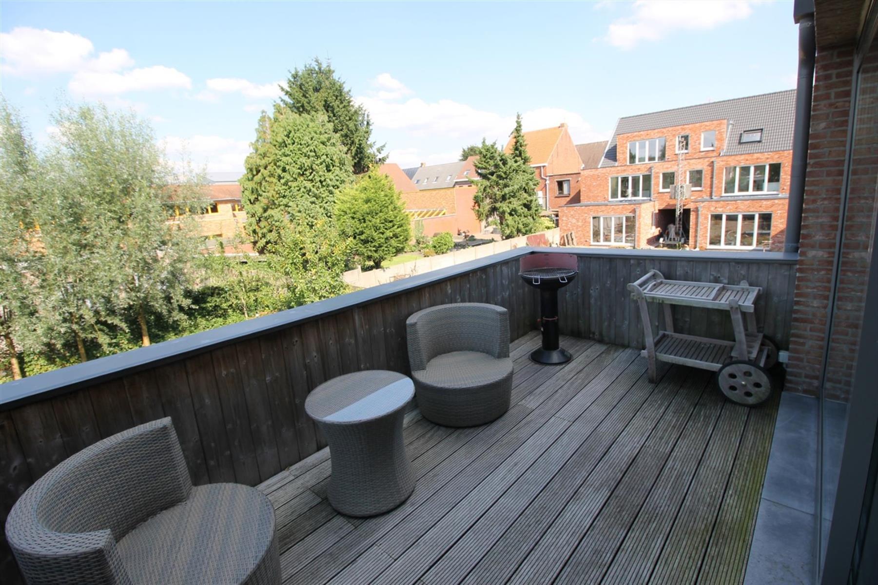 2-slaapkamer appartement op de 1ste verdieping rechts met lift, terras en garage. foto 9