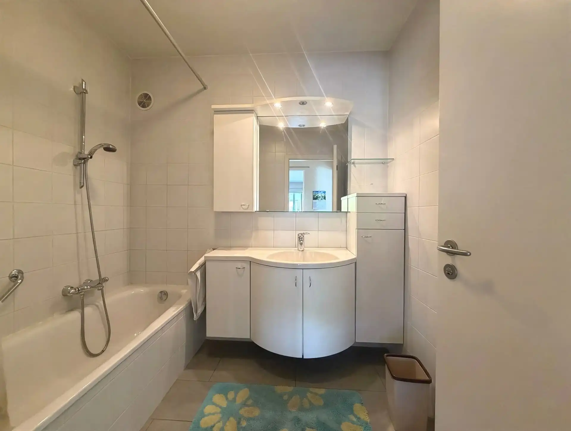 centraal gelegen appartement met zich op markt van Stekene foto 5