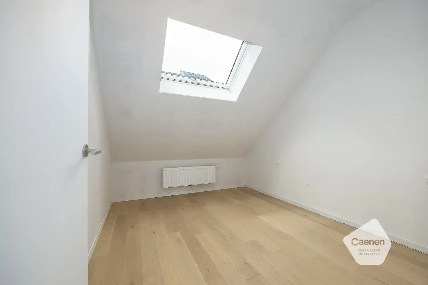 Ruim, gerenoveerde duplex te Mariakerke foto 18